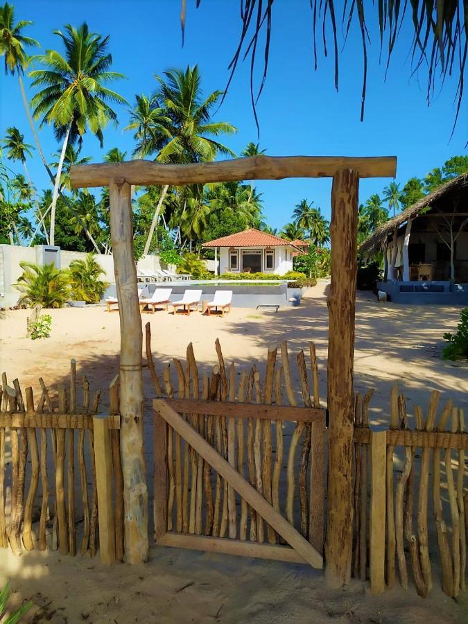Sleeping Elephant Beach Resort タンガラ エクステリア 写真